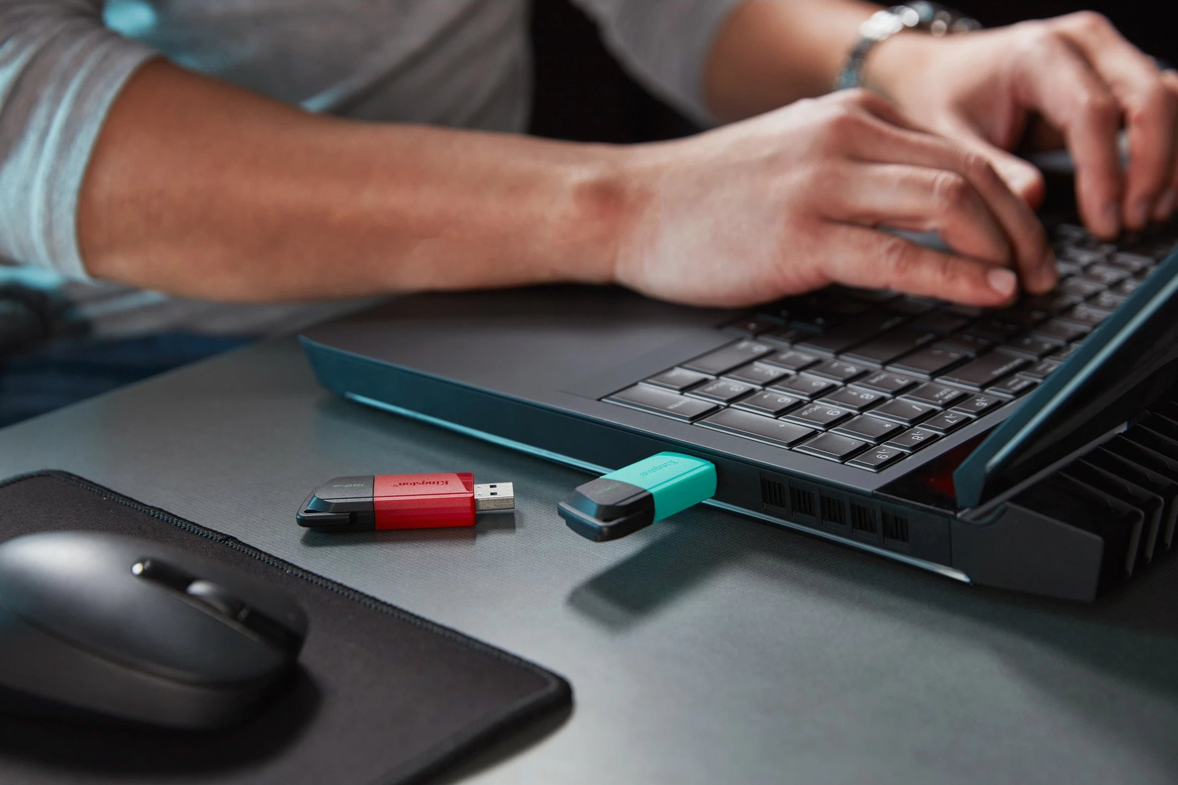 USB-pomnilnik 256GB, Kingston DataTraveler Exodia M, USB 3.2, črno/tirkizen
