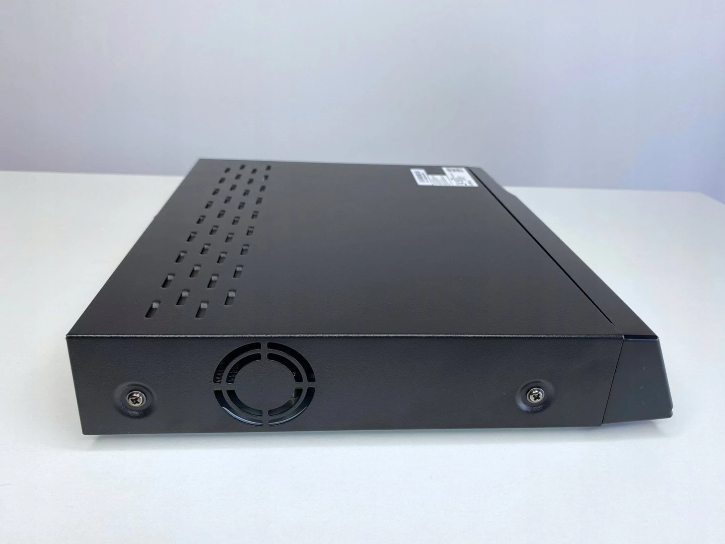 Omrežni video snemalnik Reolink NVS4, 4-kanalni, 6 TB, črn