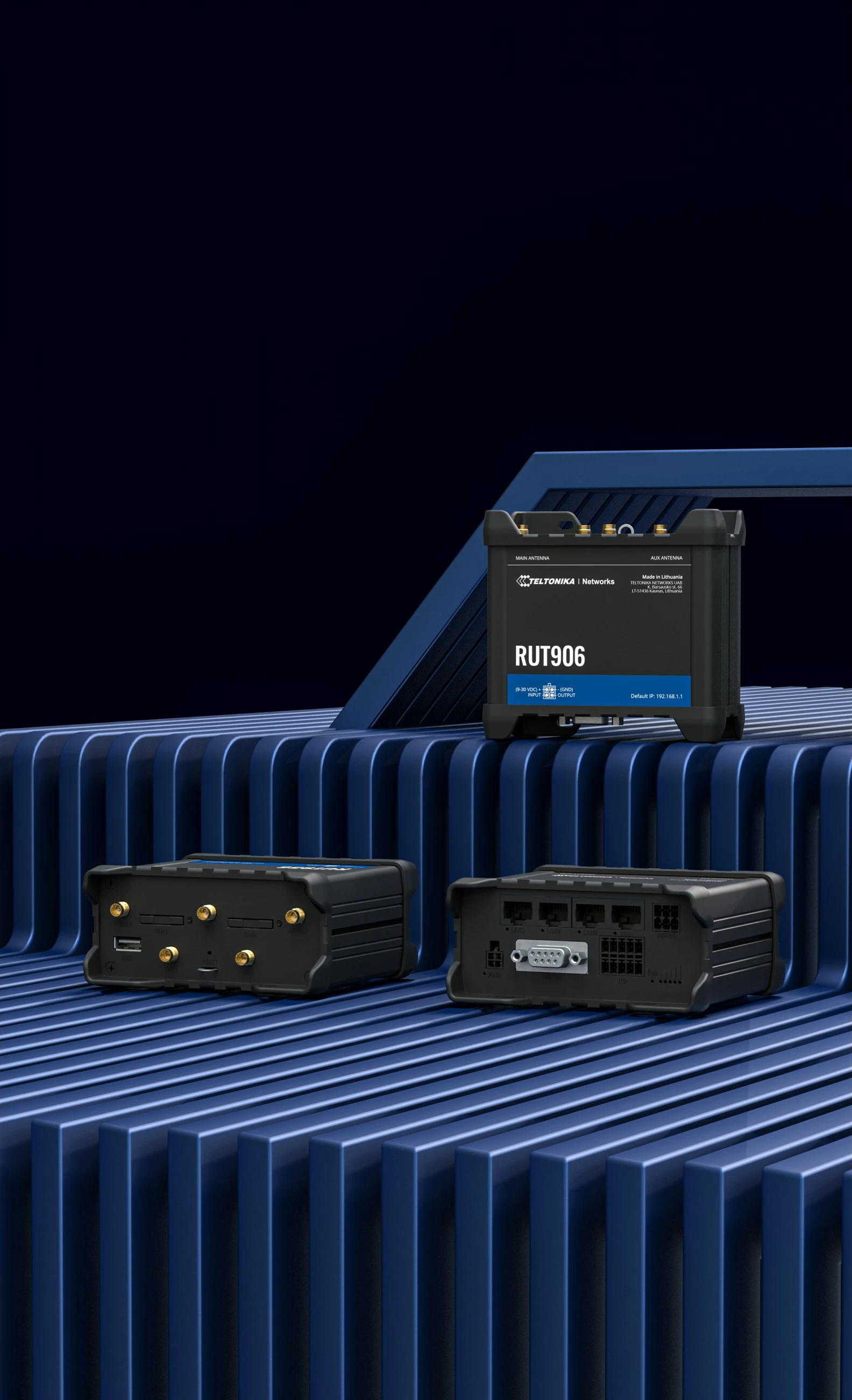 LTE industrijski mobilni usmerjevalnik Teltonika RUT906, črn, aluminij