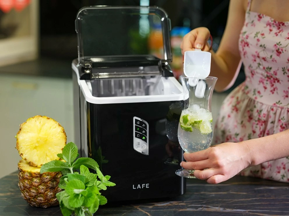 Stroj za led Lafe IceTwist PRO LAFLOD47684, 12 kg/dan, rezervoar 1,5 L, samodejno čiščenje, nastavljive kocke, črn