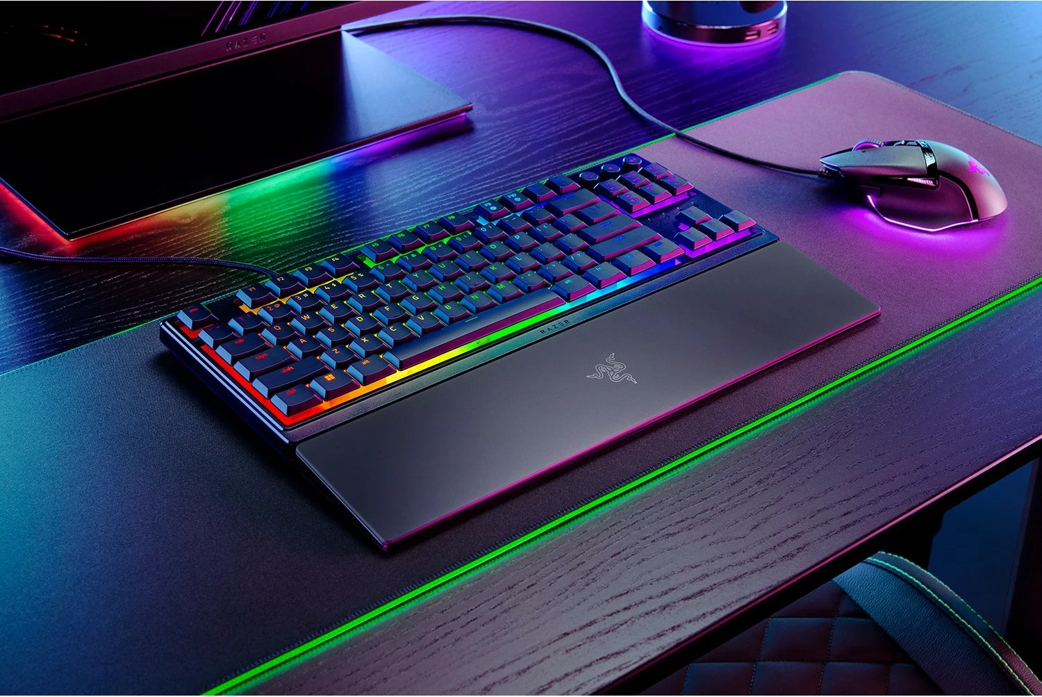 Gaming tipkovnica Razer Ornata V3, RGB, meha-membrana, tenkeyless, črna