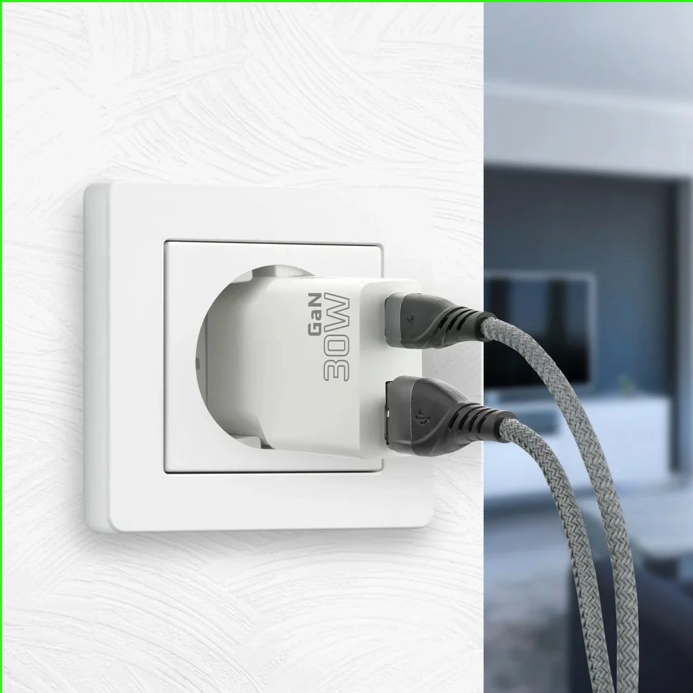 Super tanek GaN stenski polnilec 30W, 1x USB + 1x USB-C, QC 3.0/PD, everActive SC-380Q, bel