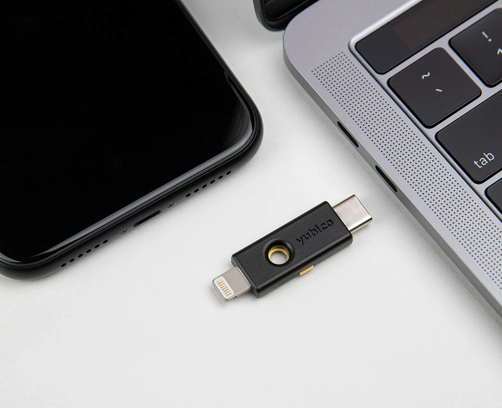 Varnostni ključ YubiKey 5Ci Yubico, MacOS, Android, Windows, ChromeOS, USB-C, Lightning, črn