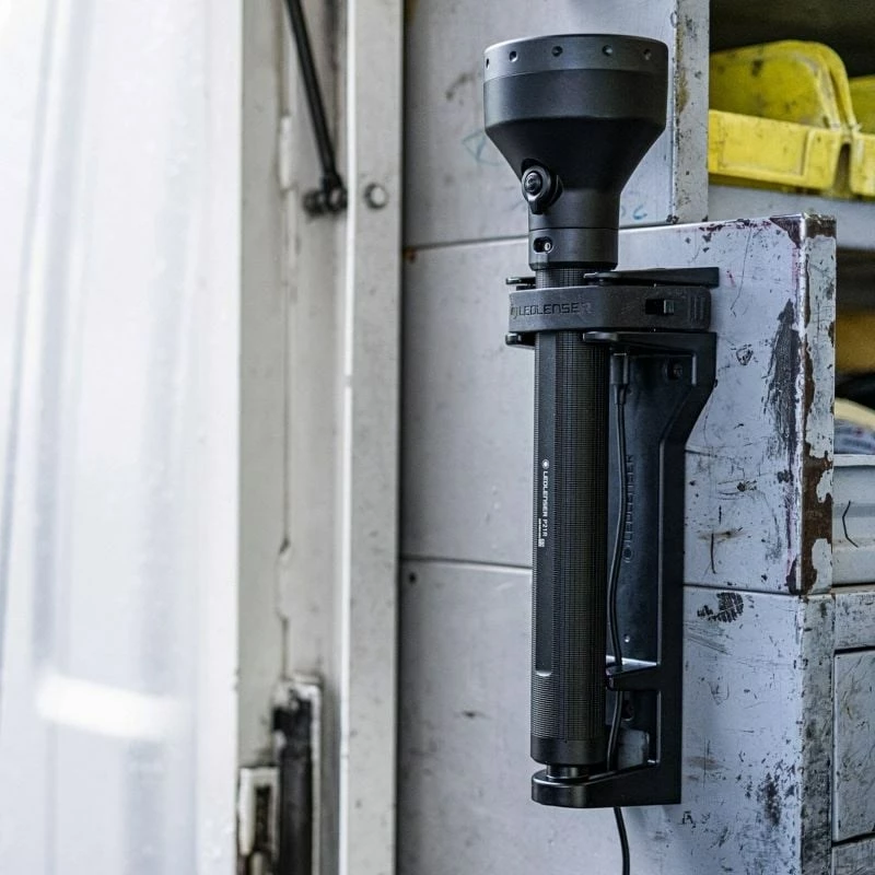 Ročna svetilka Ledlenser P21R, LED, aluminij, IP68, črna