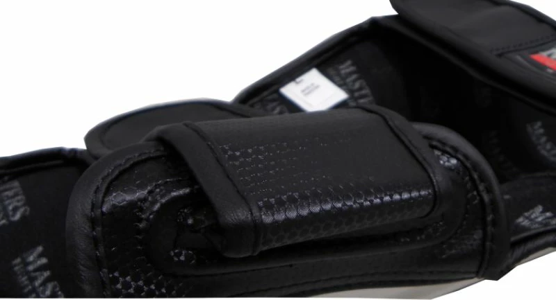 Zaščitnik za golen za moške Masters, bel in črn