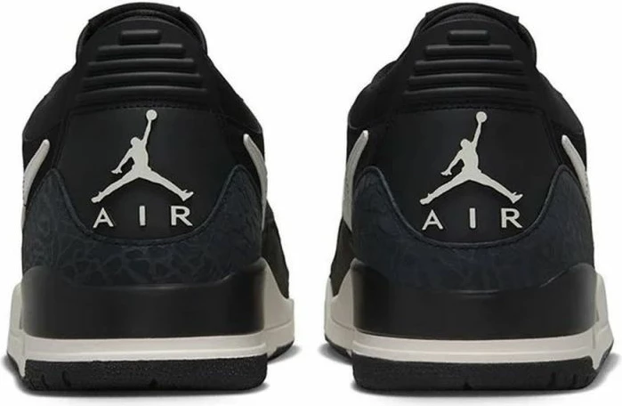 Superge, Nike Jordan, bele in črne