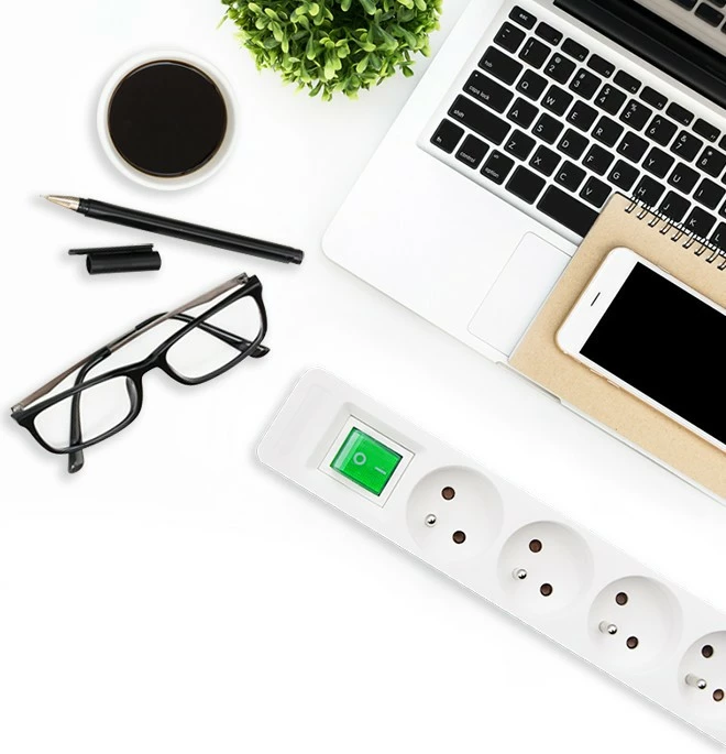 Razdelilec Qoltec 50292 s 6 vtičnicami, 1,8 m, belo-siv