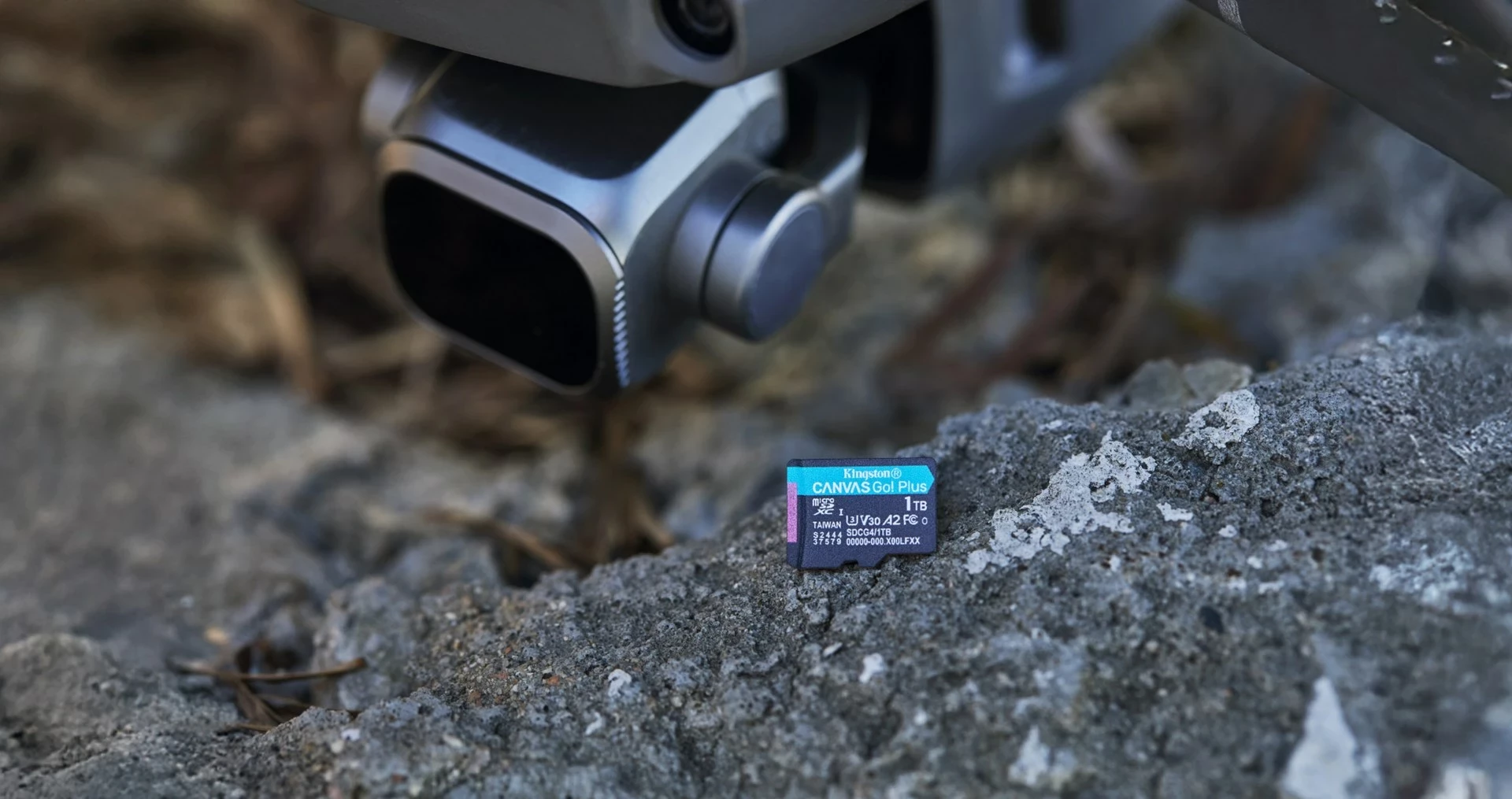 Kartica microSDXC za shranjevanje Kingston Canvas Go Plus Gen4 1TB z adapterjem, črna
