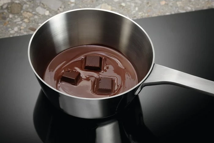 Indukcijska plošča Electrolux LIL61424C, 60 cm, 4 kuhališča, črna