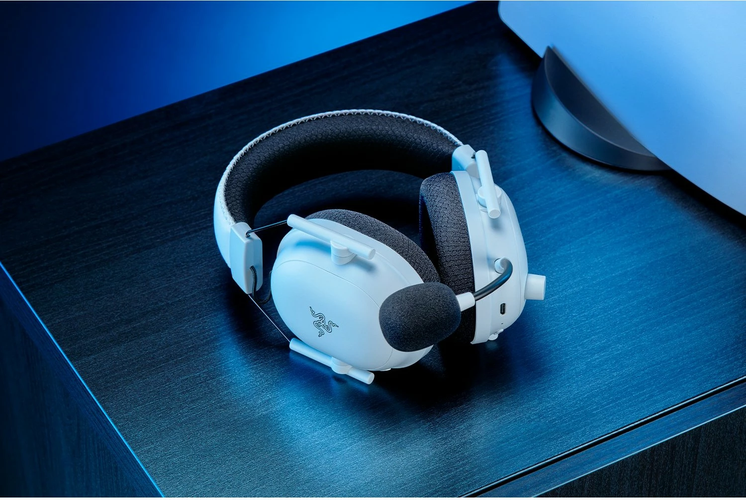Gaming slušalke Razer BlackShark V2 Pro, brezžične, za PlayStation 5, bele