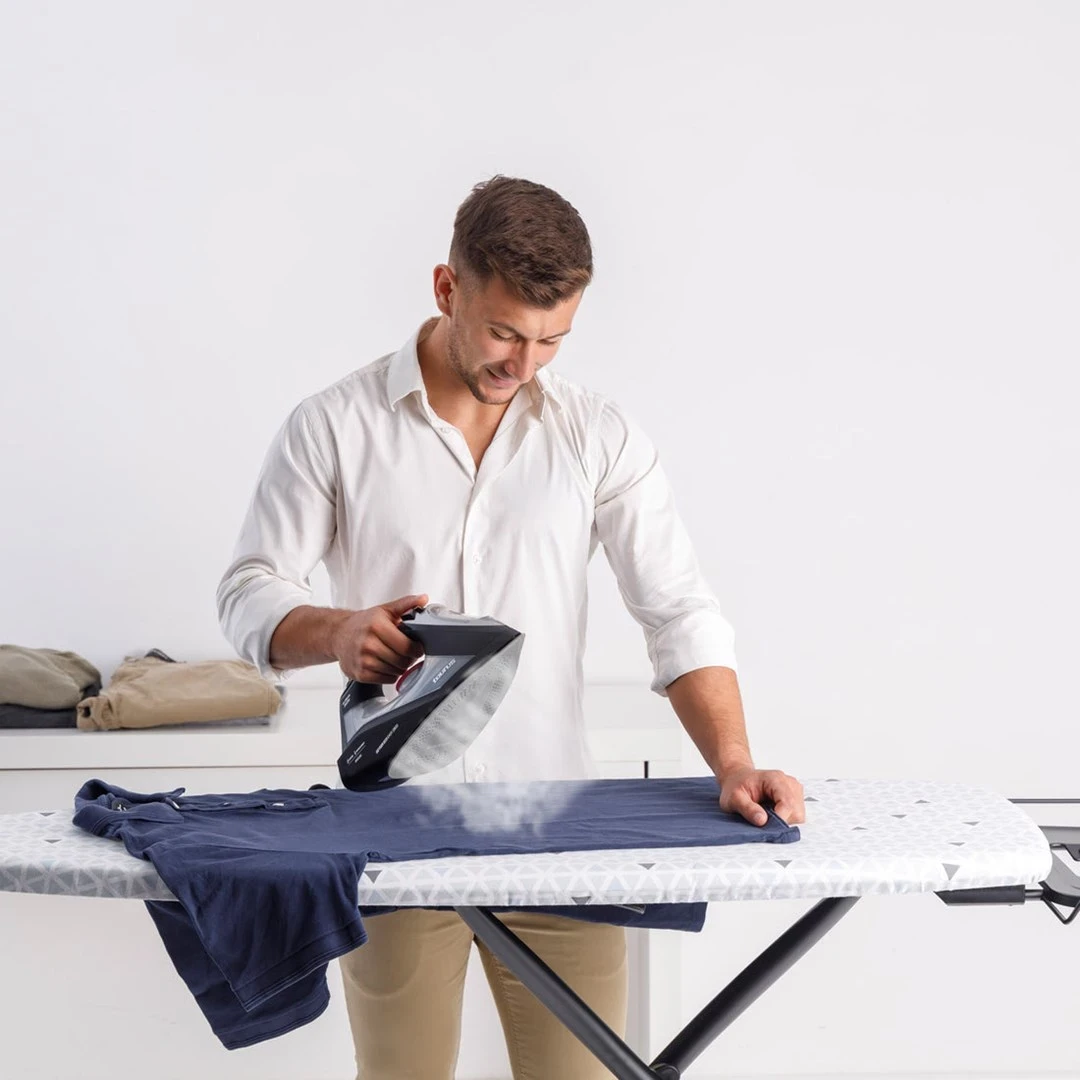 Parni/poletni likalnik s keramično ploščo Taurus Geyser Eco Easy 2800, 2800 W, črn