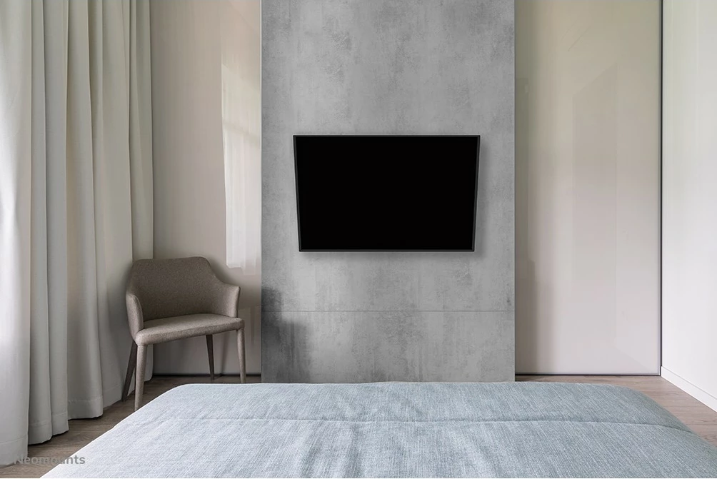 Stenski nosilec za TV Newstar Neomounts WL40-550BL14, polni premik, 32-55 in, VESA 400x400, črn