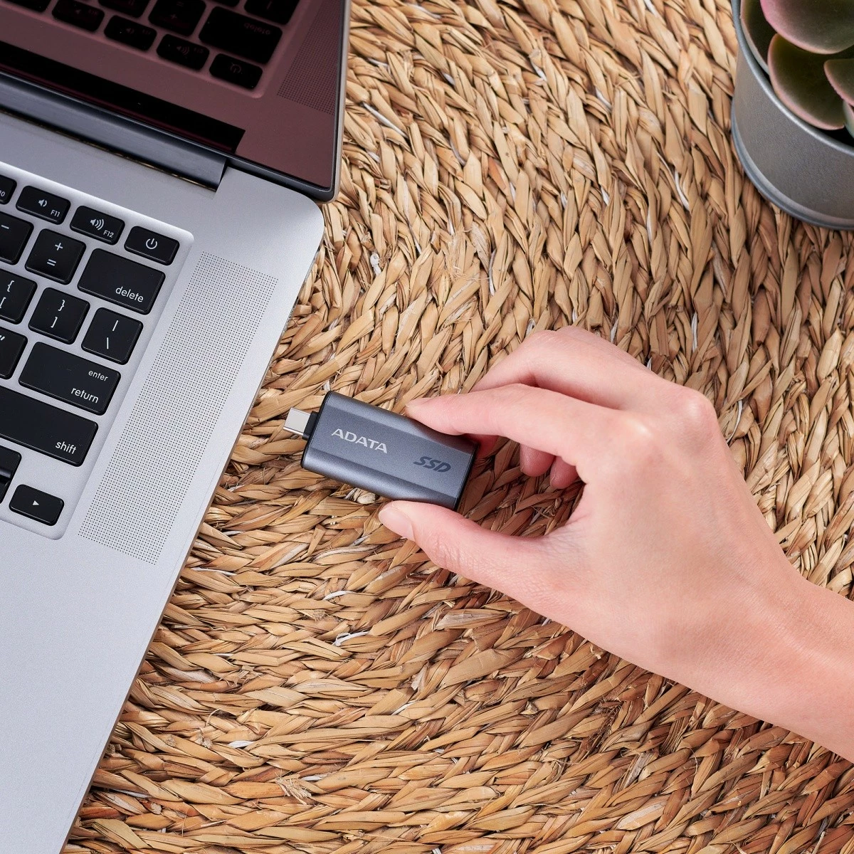 Zunanji SSD ohišje Adata SC750, 500 GB, USB 3.2 Type-C, titan