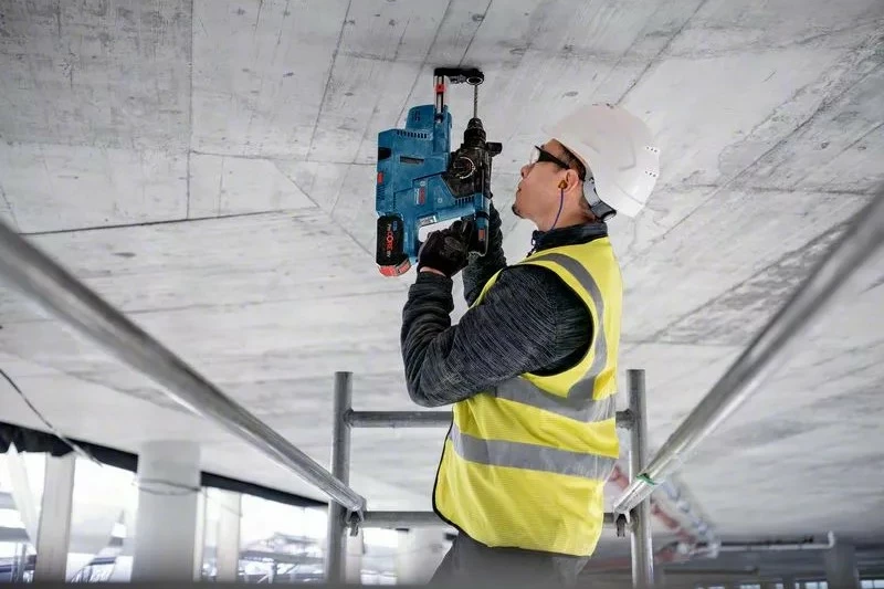 Udarna vrtalno-kladivna naprava Bosch GBH 18V-24 C, SDS Plus, brezkrtačna, 18 V, črno/modro