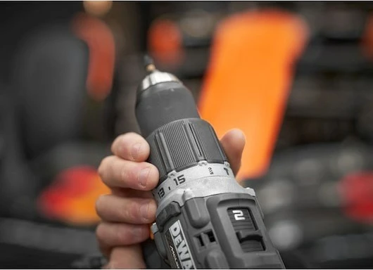 Brezžični vrtalnik-izvijač, 18V, 5Ah, 2 bateriji, rumen/črn, z valizko DeWalt MCLAREN DCD85MP2T