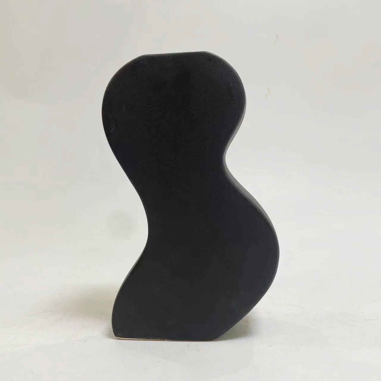 Keramična namizna dekoracija serije 'SEBOR' FH4590.02 črna mat 13.5x6x21.5H cm