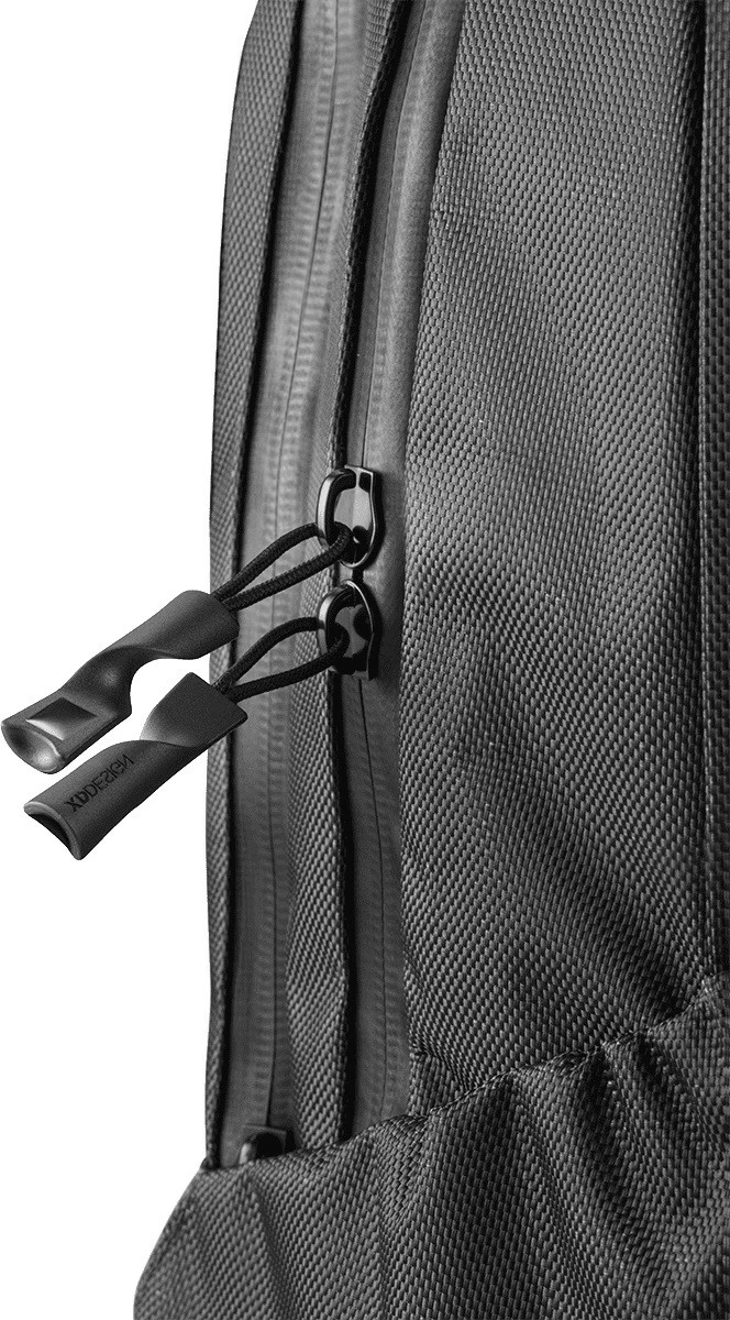 Nahrbtnik XD DESIGN BOBBY EXPLORE, 17\", črn