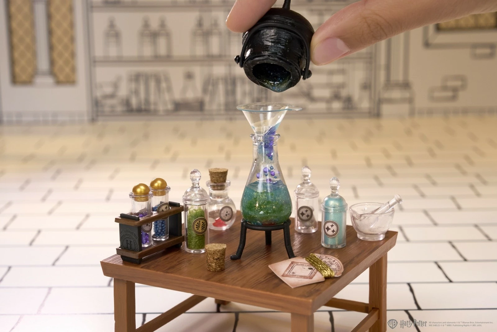 Set miniaturnih elementov Harry Potter, MGA Miniverse Make It Mini, več kot 100 kosov, plastika