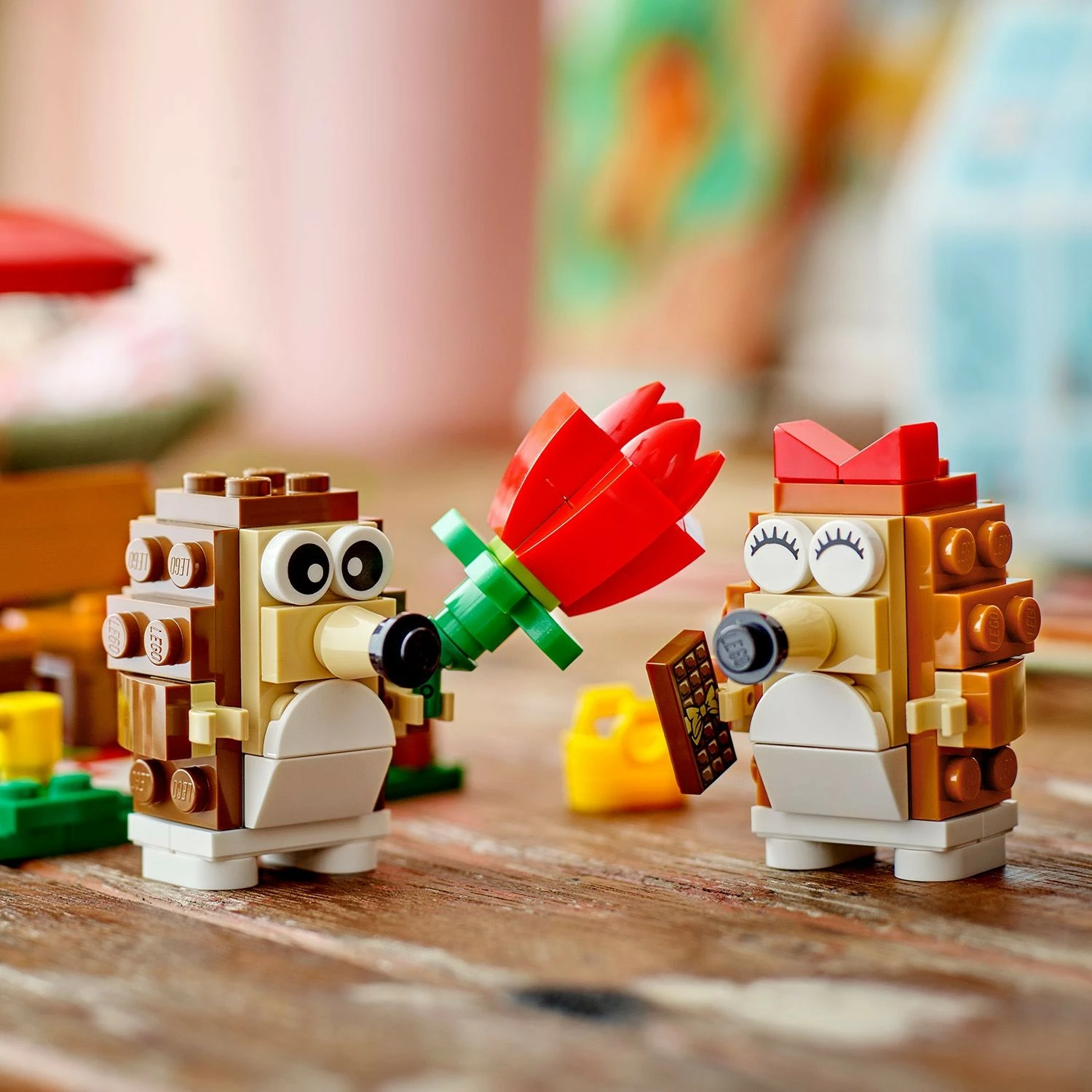 Gradbeni komplet Igel und ihr Picknick-Date, LEGO 40711, večbarven