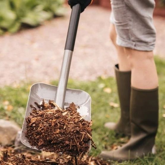 Ergonomska lopata Fiskars 1066712, plastika/kovina, siva