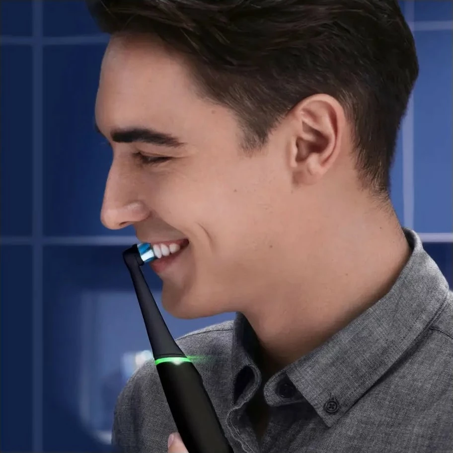 Električna zobna ščetka iO Series 6, 5 načinov čiščenja, Oral-B, črna