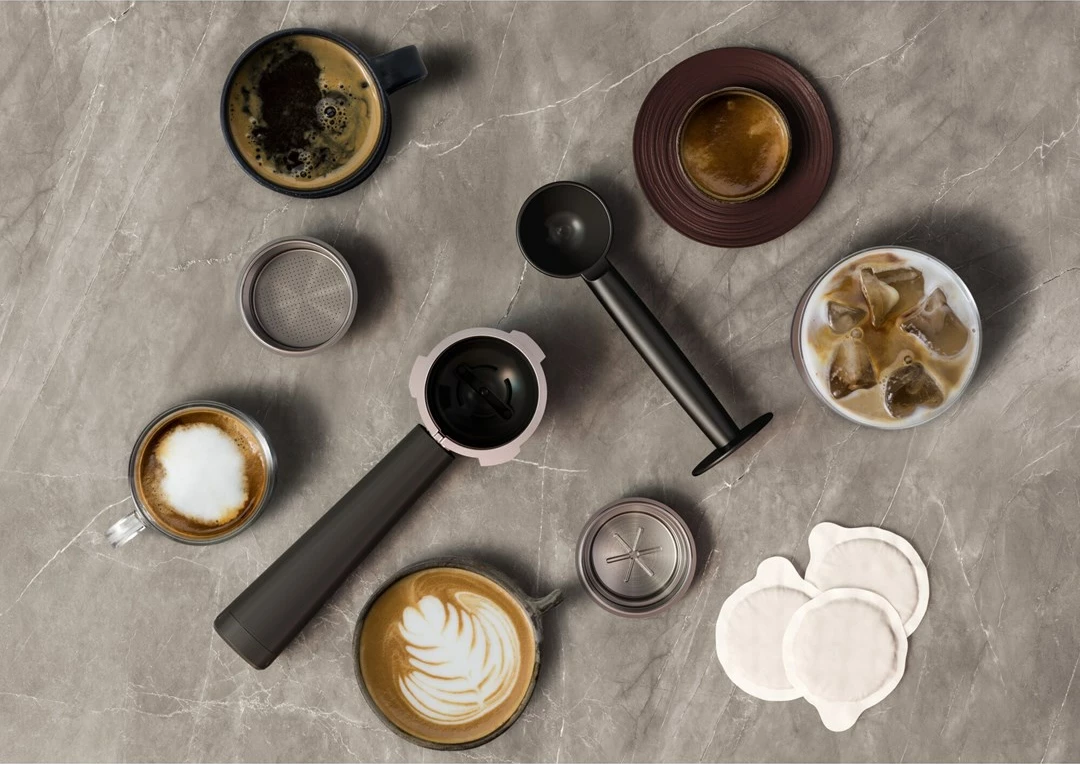 Ročni espresso aparat, AEG EC6-1-6BST, 1 L, črn