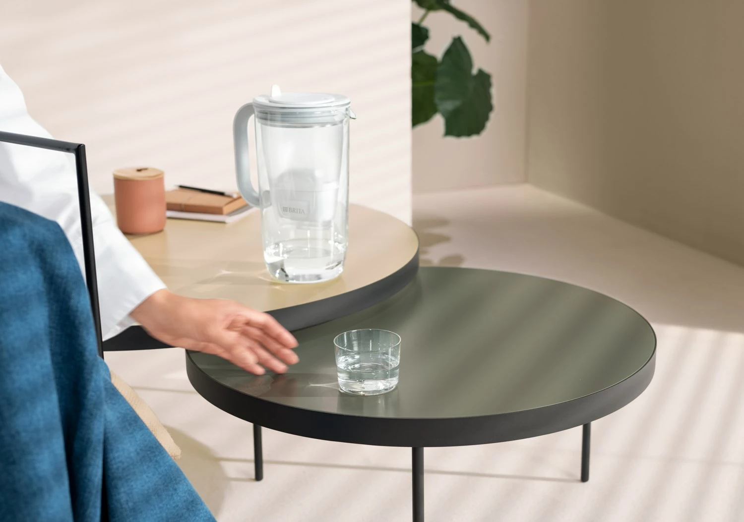 Filtrirni vrč za vodo BRITA Glass z filtrom Maxtra Pro PP, 2,5 L, prozorno/sive barve