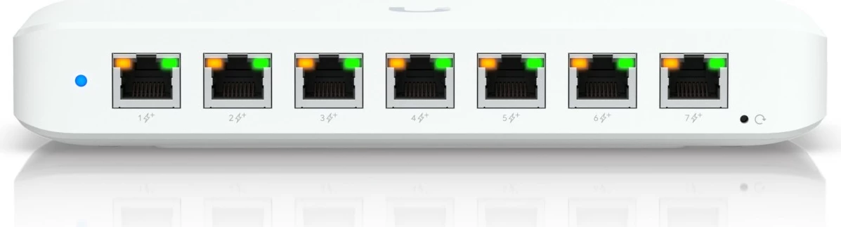 Menjen L2 z 8x Gigabit in PoE, Ubiquiti Ultra, bel