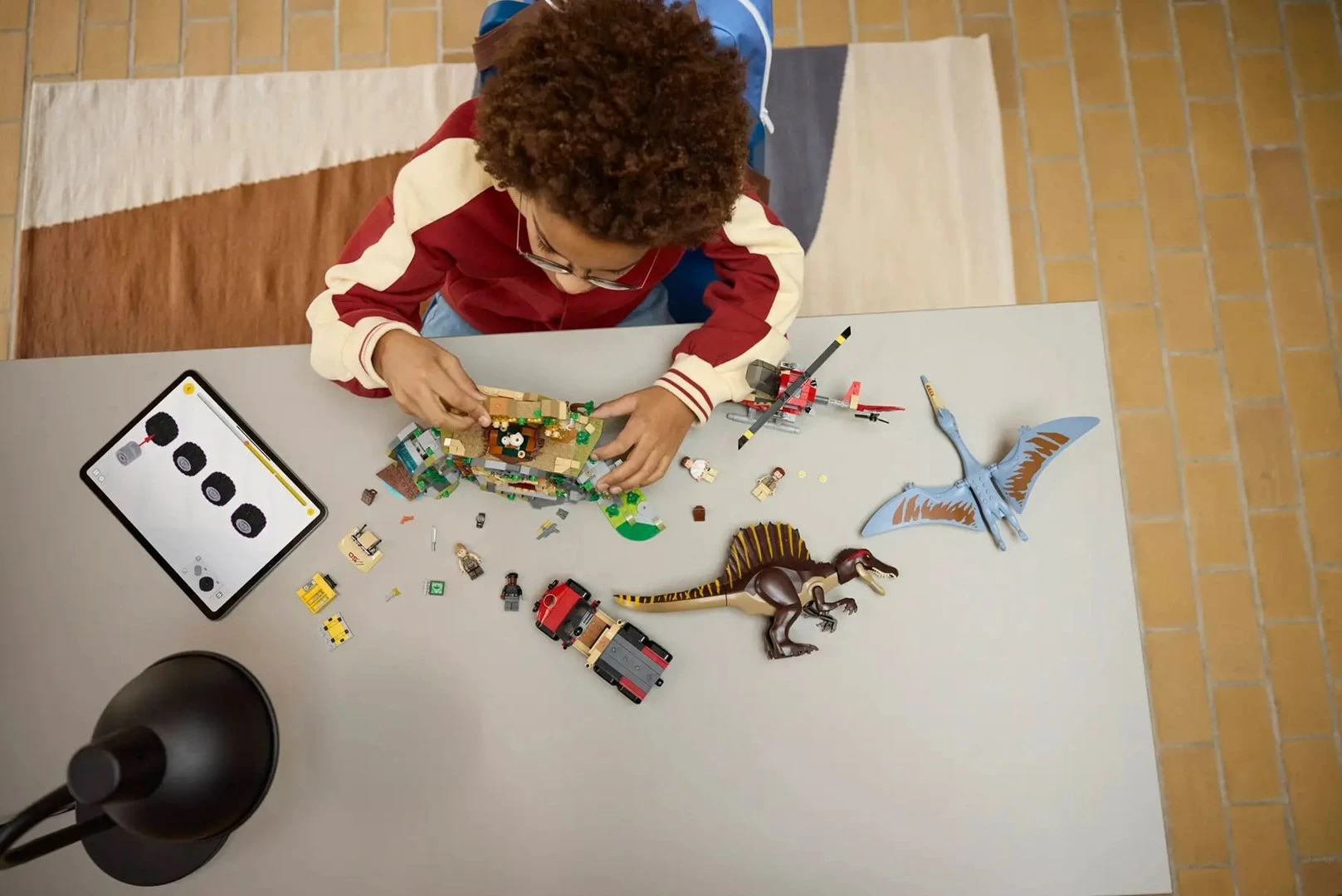 Set za gradnjo Jurasic World Spinosaurus & Quetzalcoatlus z letalsko misijo, LEGO 76976, 4 minifigure