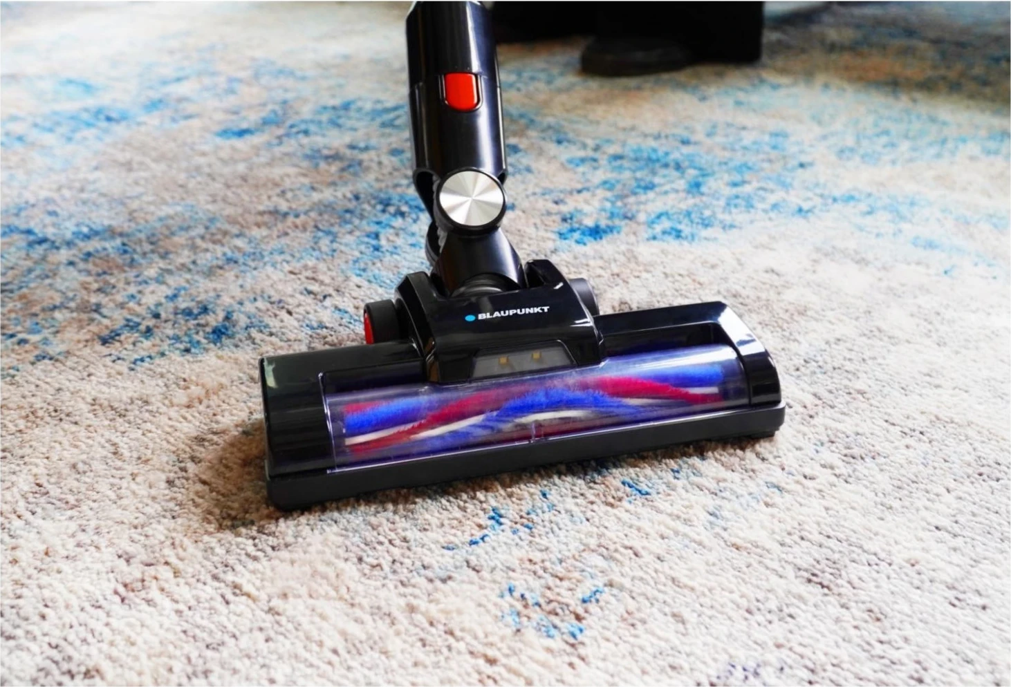 Vertikalni brezžični sesalnik brez vrečke Blaupunkt VC6010, črno-modra
