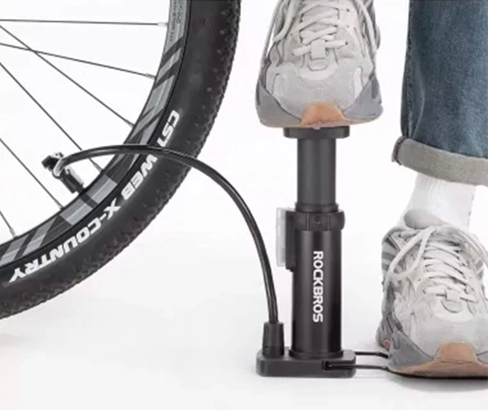 Talna tlačilka z merilnikom tlaka za kolo Rockbros 42610002001, črna