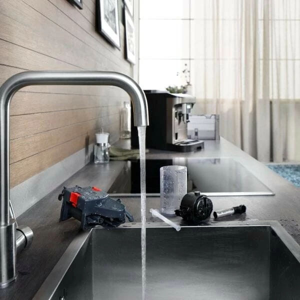 Avtomatski aparat za kavo DeLonghi Magnifica ECAM 290.81.TB, 1,8 L, črn/titanij