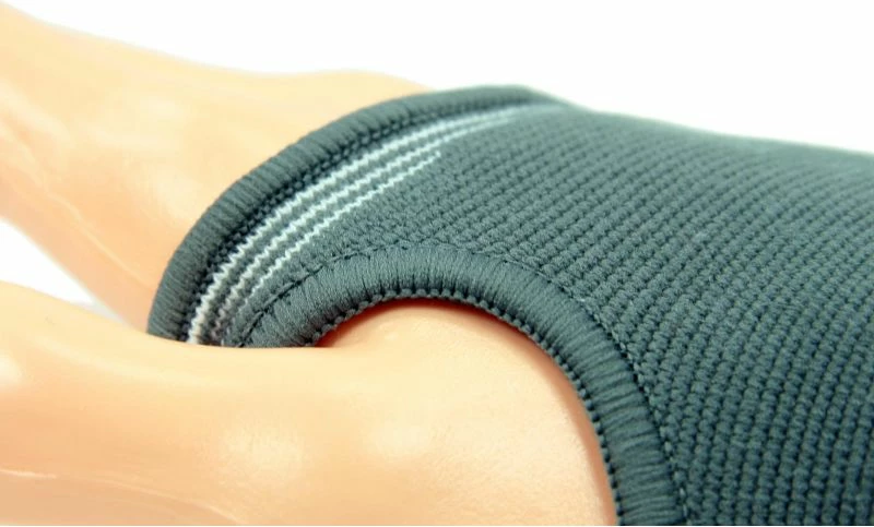 Manseta za zapestje Body Sculpture BNS 002, sive/srebrne, za moške in ženske