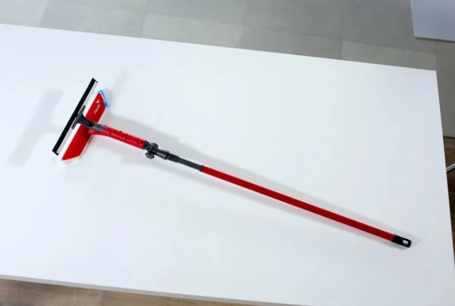 Pometalo za stekla Vileda, rdeča