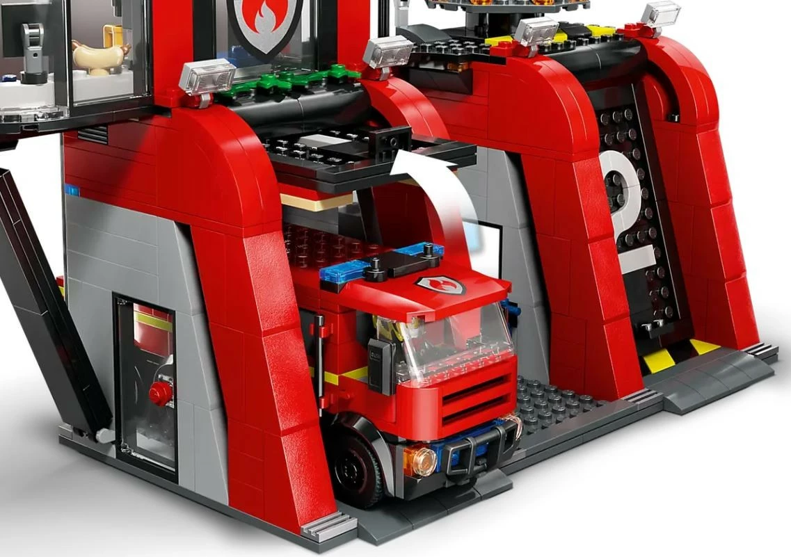 Požarna postaja z gasilskim tovornjakom LEGO City 60414, 843 delov, za otroke, plastika