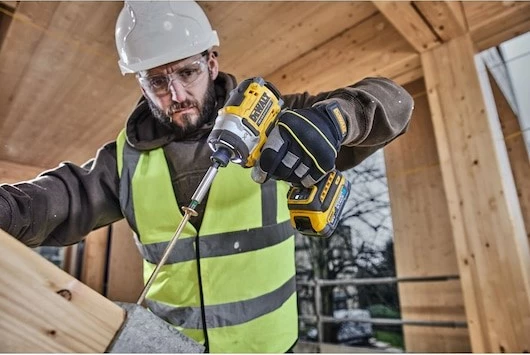 Udarni vijačnik, 18 V, brezkrtačen, 1,1 kg, rumeno/črn DeWalt DCF860N-XJ