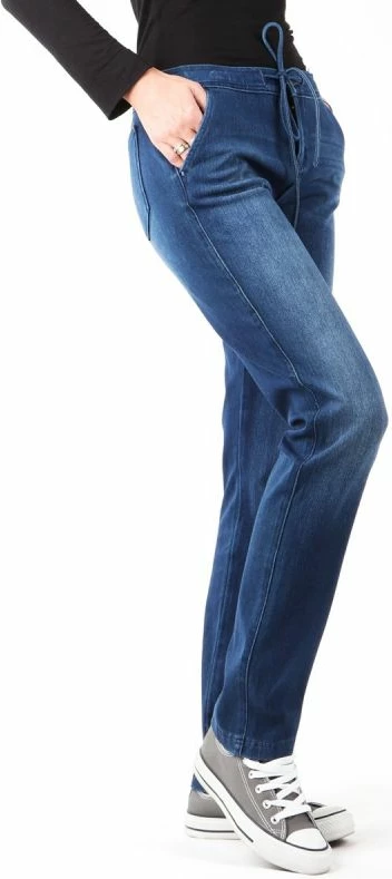 Široke in udobne ženske jeans hlače Wrangler, temno modre