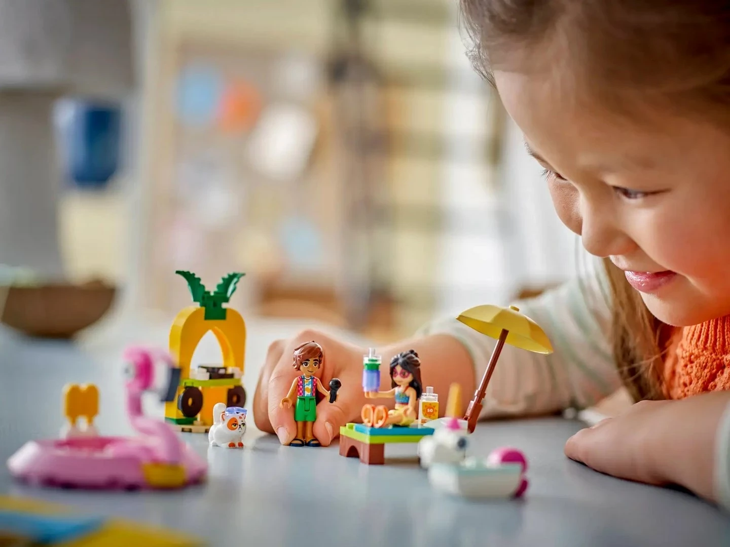 Set igrač za bazensko zabavo z enim samorogom in flamingom LEGO Friends 42658, 99 delov