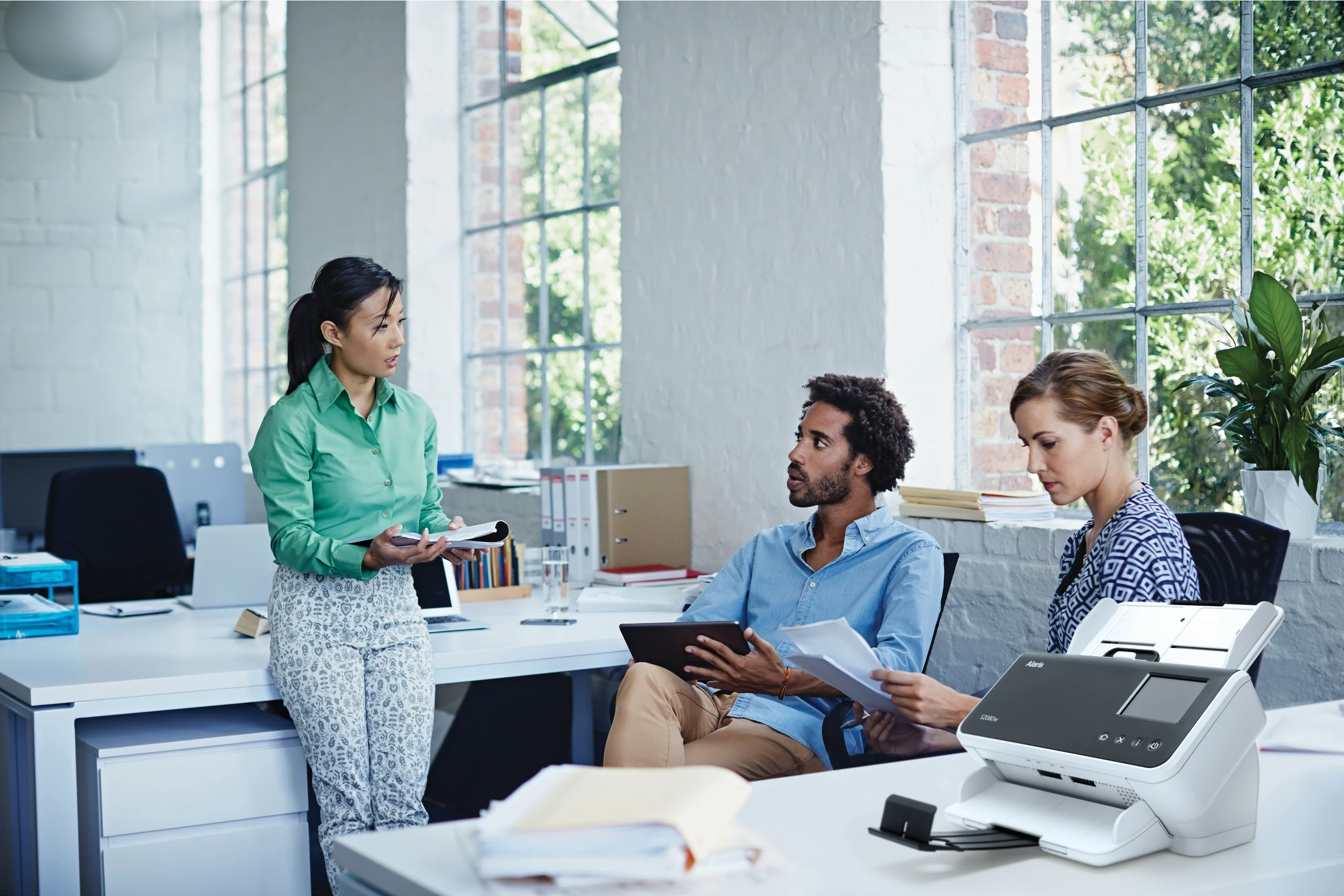 Profesionalni skener dokumentov Kodak S2060W, Wi‑Fi, 60 ppm, 600 DPI, zaslon na dotik, siv