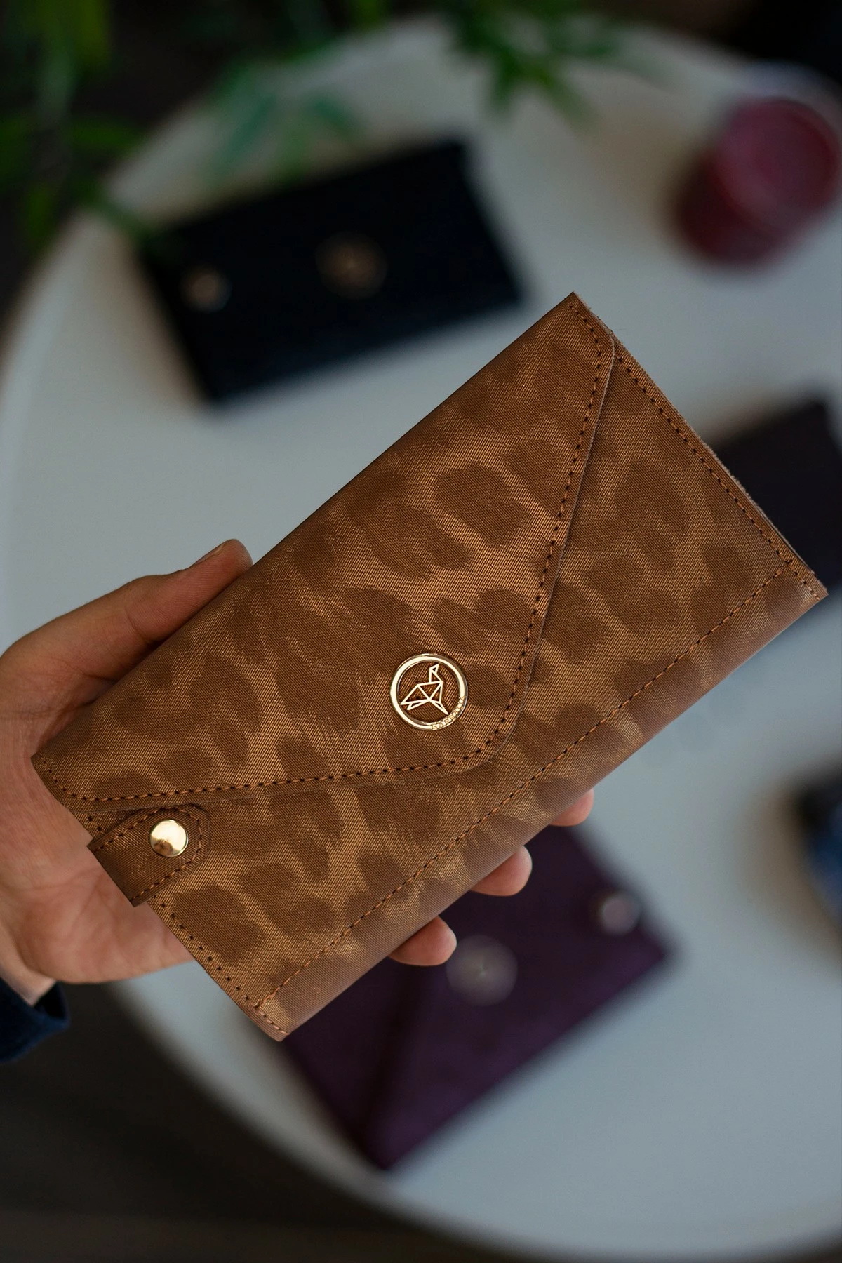 Denarnica za ženske, v stilu kuverte, zlate barve in leopard vzorcem, Zoozie Bags