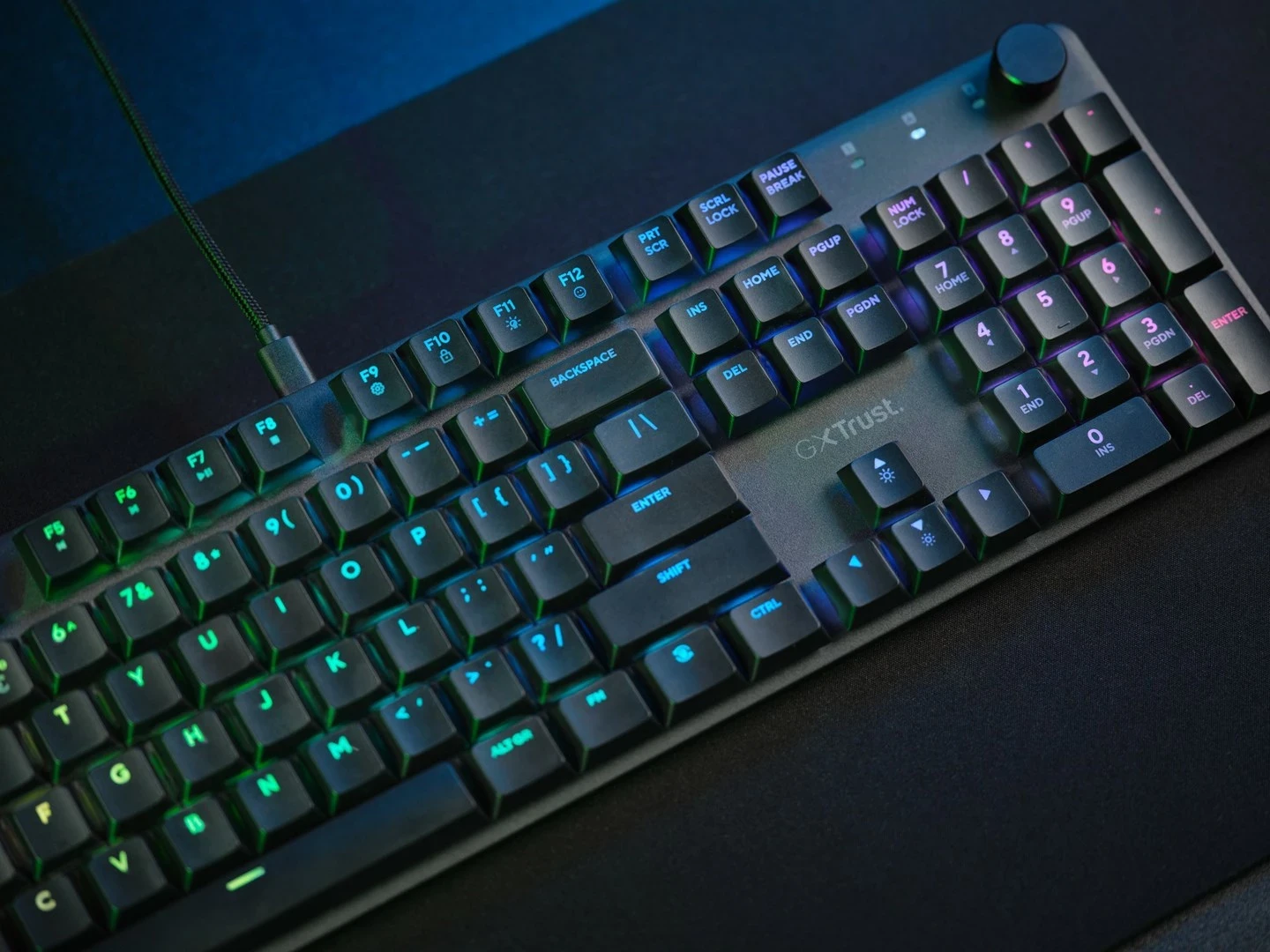 Mehanska igralna tipkovnica z RGB osvetlitvijo Trust GXT 866 TORIX, USB, QWERTY US International, črna