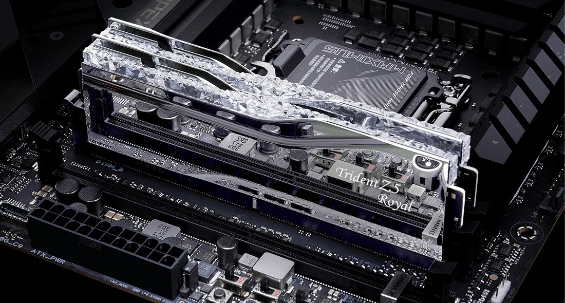 Visokozmogljiva RAM memorija G.SKILL Trident Z5 Royal F5-6800J3445G32GX2-TR5S, 64 GB (2x32 GB), DDR5, srebrna, RGB
