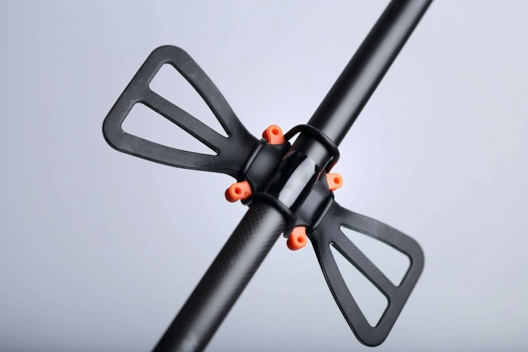 Ovitek za telefon Deeper, črn