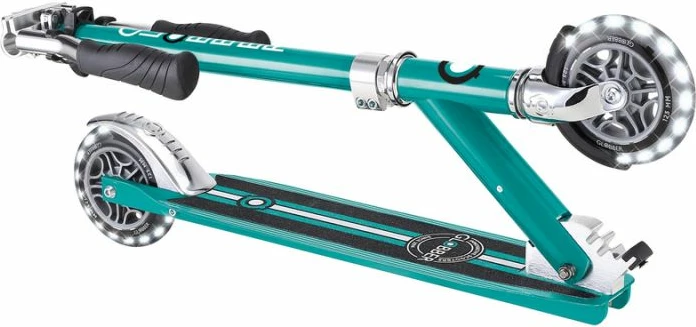 Skuter z LED lučmi Globber