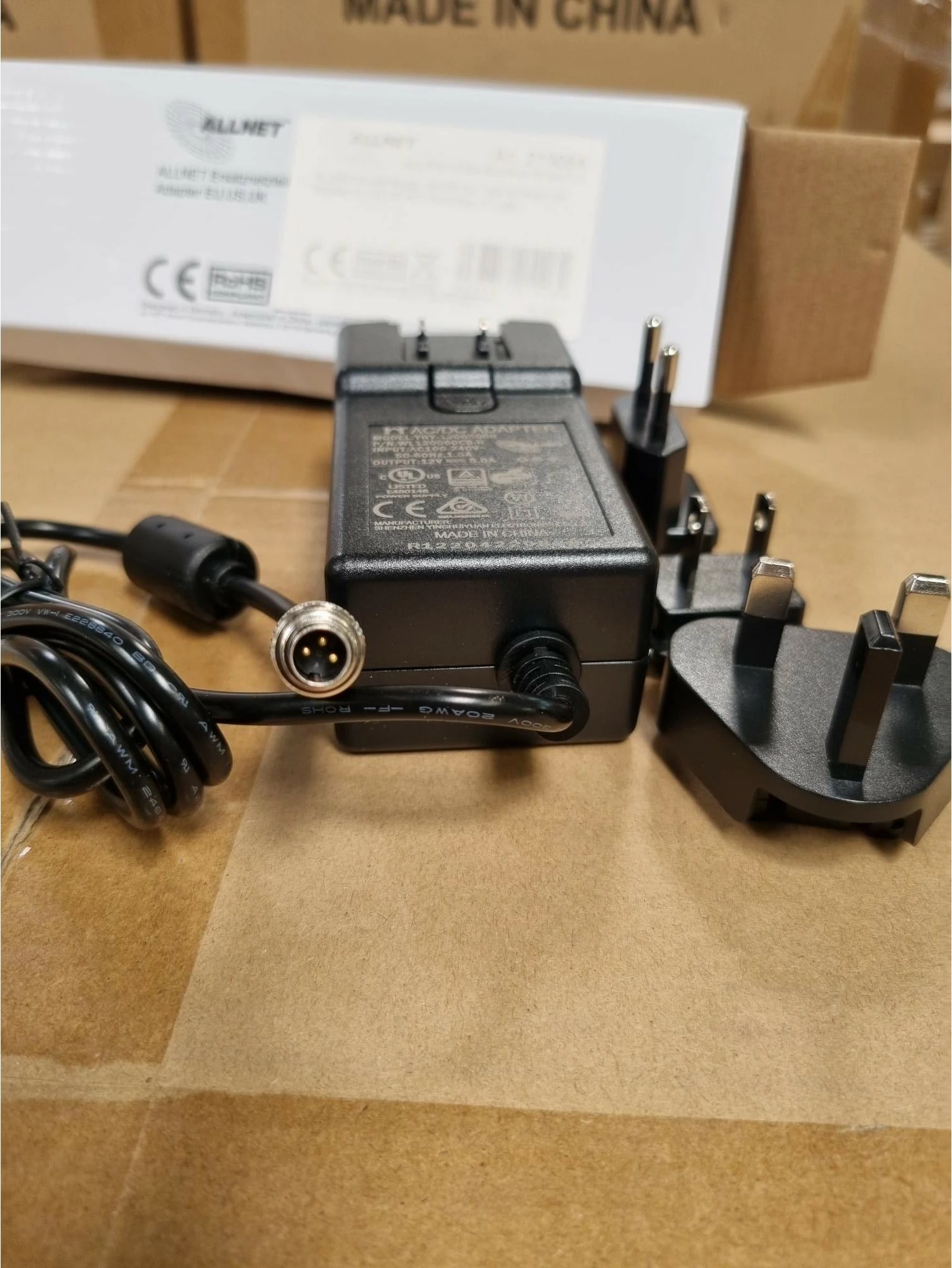 Adapter napajanja 12V/5A, EU/US/UK, črn ALLNET