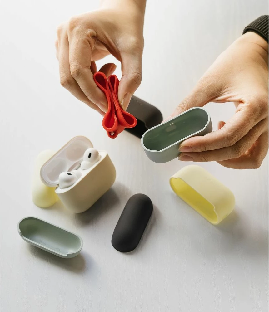 Ovitek za AirPods Pro/Pro 2 Ringke, silikonski, temno moder, z karabinom