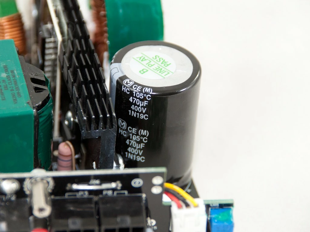 Napajalnik 700W, 80 PLUS Bronze, DC-DC, črni ravni kabli, ATX Rebeltec RAPTOR