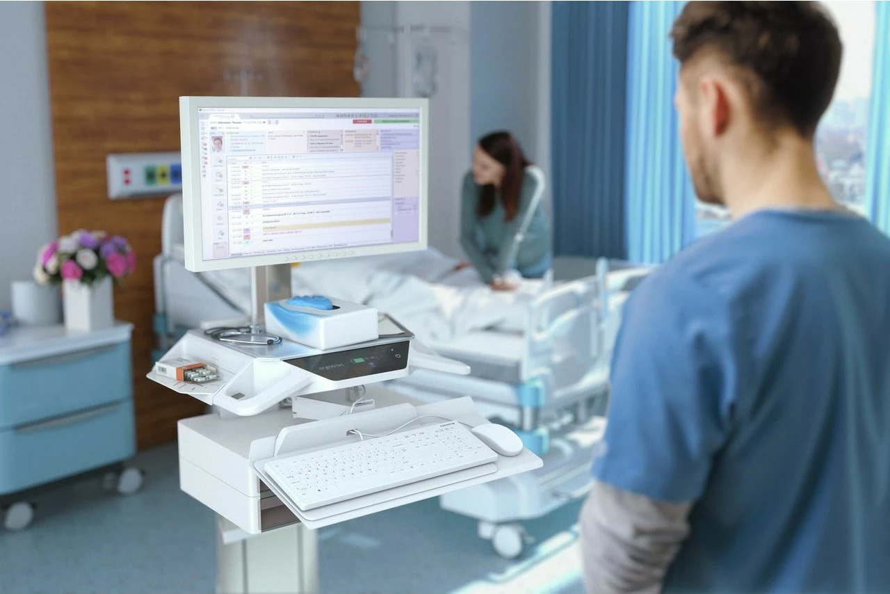 Ergonomska medicinska tipkovnica Cherry AK-C8112, polna velikost, žična, USB, škarjaste tipke, QWERTZ, bela