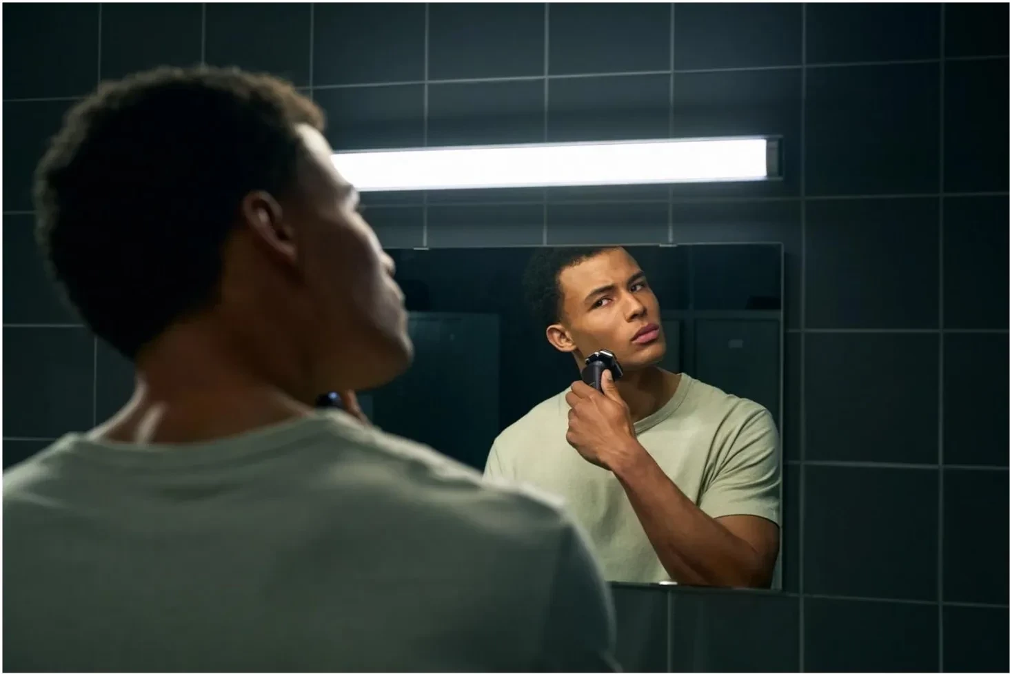 Električna britvica SkinIQ Philips S5885/10, 60 min, brezžična, granat
