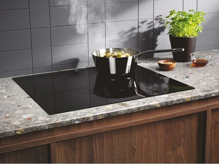 Indukcijska plošča Electrolux LIL61424C, 60 cm, 4 kuhališča, črna